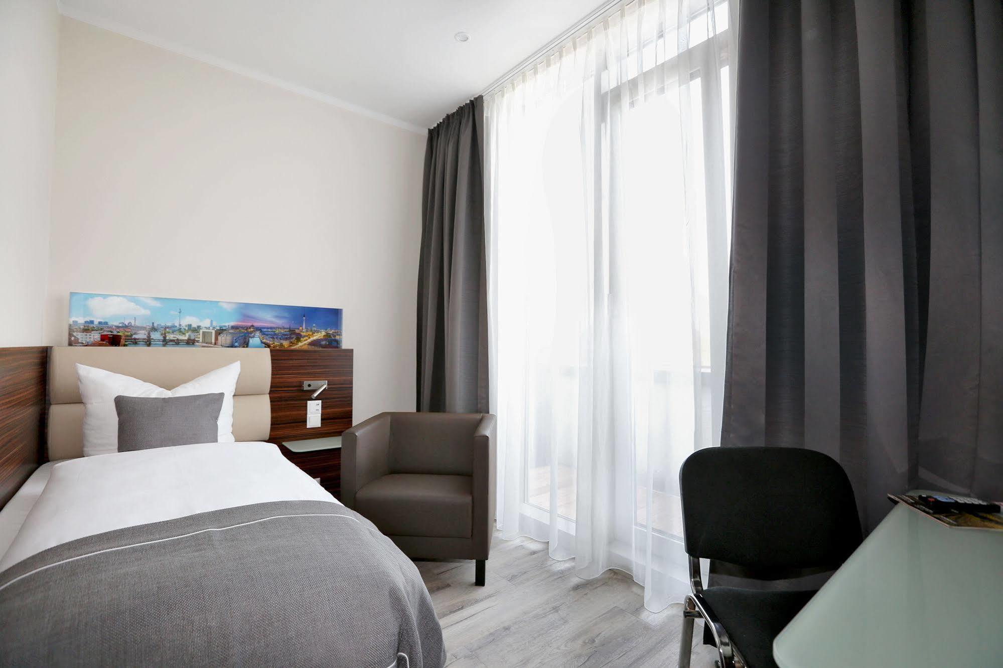 H24 Hoteltow Esterno foto