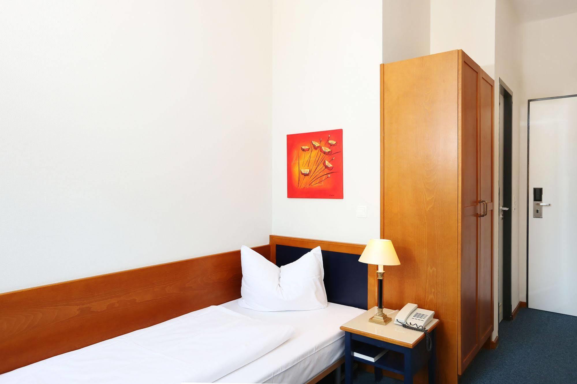 H24 Hoteltow Esterno foto