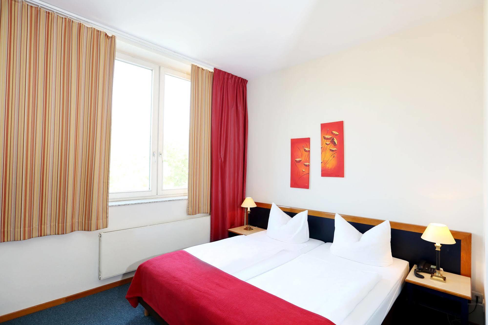 H24 Hoteltow Esterno foto